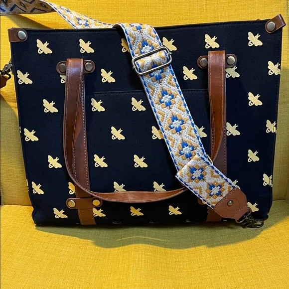 Modcloth campus director bag with bumblebees 🐝 - Picture 5 of 6